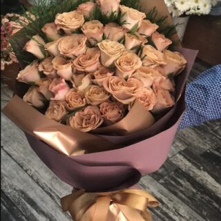 kahverengi gülün ihtişamı